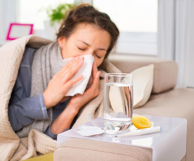 Grippe oder grippaler Infekt? Gegen die gefährliche Virusgrippe Influenza empfiehlt die AOK NORDWEST ab sofort die Grippeschutzimpfung.