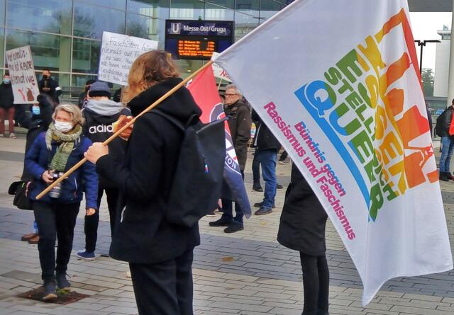 Speziell in Essen seit vielen Jahren immer gegen politische und gesellschaftliche Rechtsaußenentwicklungen aktiv: "Essen stellt sich quer" - ein breites gesellschaftliches Bündnis in dem jenseits der CDU ( die ESSQ in die linksextreme Ecke stellen möchte) unterschiedliche Kräfte mitwirken.  | Foto: Walter Wandtke