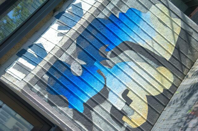 Fertig ...
Ein Motiv, das ich nicht deuten kann. Die Blautöne suggerieren einen strahlenden Himmel ...
Complete ...
A motive that I cannot interpret. The blue tones suggest a bright sky ... | Foto: Samara Blue Urbex Art