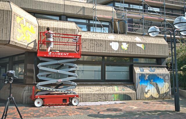 1. Maltag
"Alles oder nichts" können ihre Bilder bedeuten, sagt die Künstlerin. Jeder Mensch soll seiner eigenen Wahrnehmung folgen. Also lassen wir uns inspirieren ...
1st painting day
"All or nothing" can mean her pictures, says the artist. Everyone should follow their own perception. So let's get inspired ... | Foto: Samara Blue Urbex Art