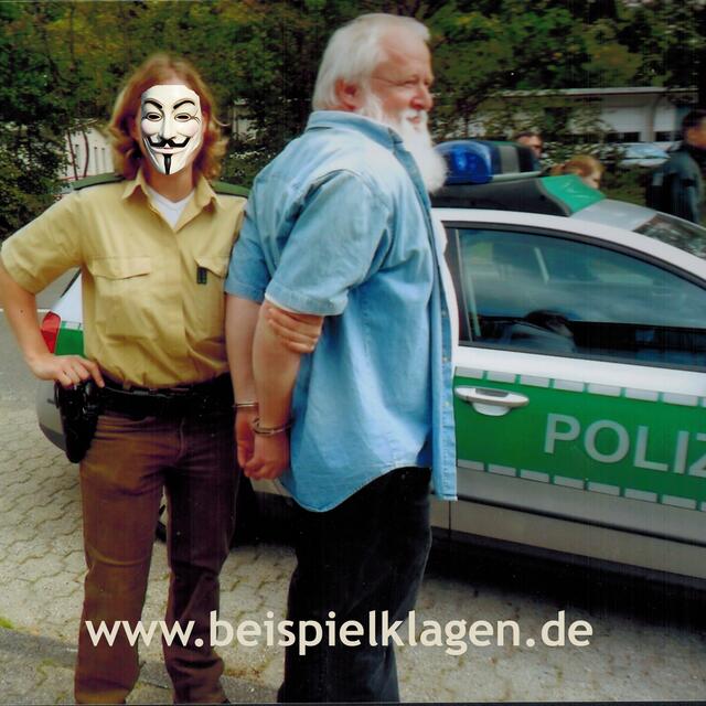 https://www.beispielklagen.de/bilder2/Handschellen.jpg