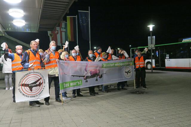 Protest auch an der Vorfahrt an der Bushaltestelle. | Foto: SGF/Schwalgin