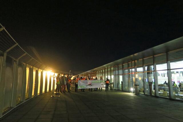 Ungewöhnliche Plane-Spotter in aller Herrgottsfrühe. | Foto: SGF/Schwalgin