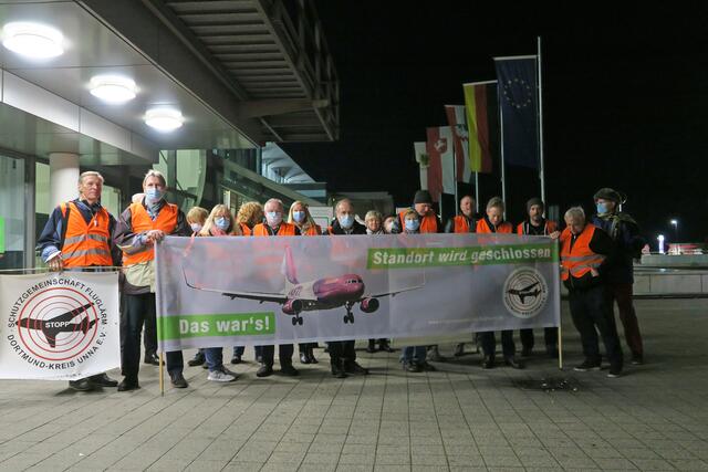 Vor dem Terminalgebäude. | Foto: SGF/Schwalgin