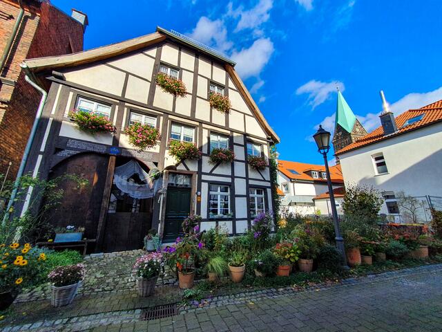 Fachwerkhaus mit Blumenpracht