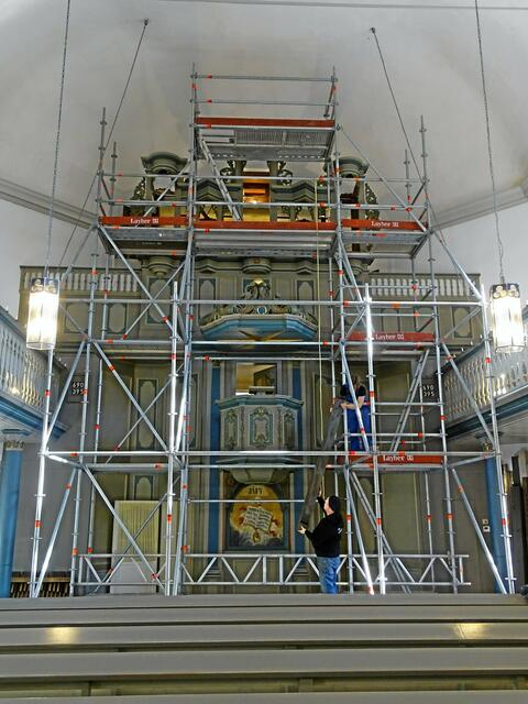 Eingerüstet ist die Ibach-Orgel aus dem 19. Jahrhundert, die in der Alten Kirche in Velbert steht. | Foto: Dabitsch
