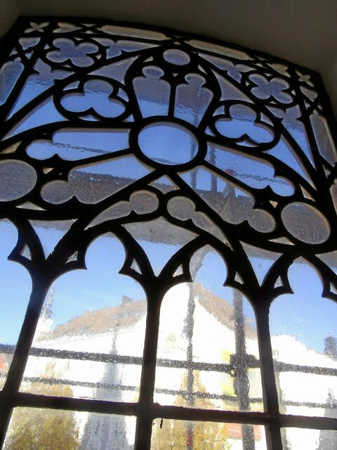 Die Besonderheit der Fenster: Neben mundgeblasenem Glas sind die Rahmen gusseisern. | Foto: Dabitsch