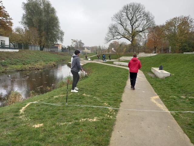 Auch die Wiesen und Wege im Sesekepark wurden in Augenschein genommen. Foto: Stefanie Walter