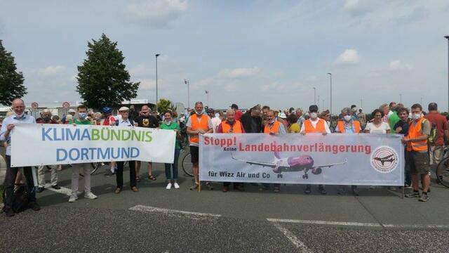 Seit fast 50 Jahren gibt es immer wieder Proteste gegen den Flughafen. 