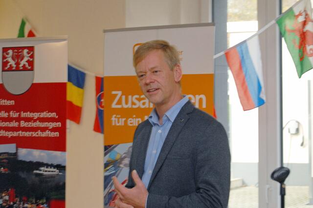 Bürgermeister Lars König begrüßte die neuen deutschen Staatsbürger.