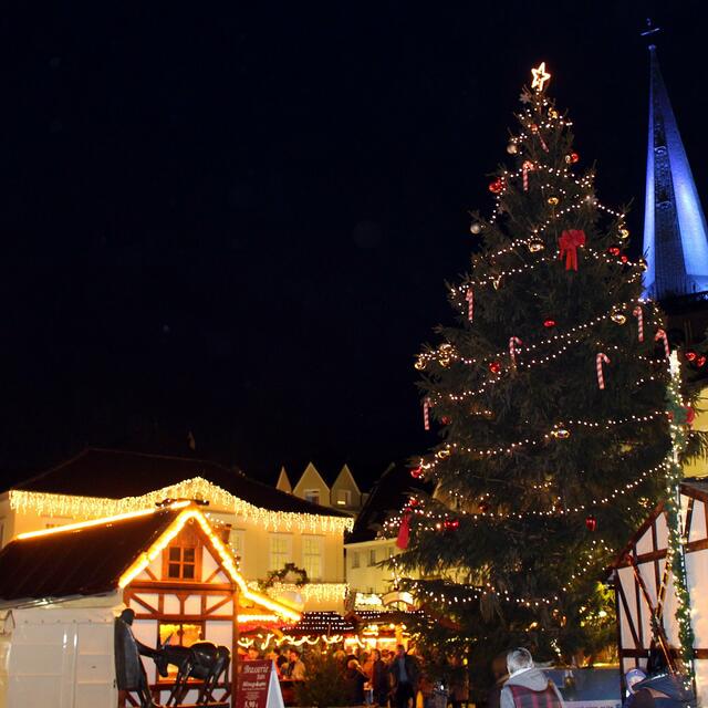 Auf der Suche nach Geschenken wird man auf dem Unnaer Weihnachtsmarkt ganz bestimmt fündig. Foto: LK-Archiv