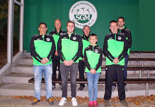 Foto © Jürgen Thoms - An der Stadiontribühne - (von links) Klaus-Dieter Rossa, Peter Hiddemann, Niklas Neumann, Friedhelm Kuhlmann, Linus Bresinsky, Ralf Borgschulte und Marc Vertgewall