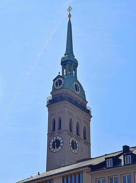 die zwei Uhren von St. Peter, vom Balkon dort hat man auch einen wunderschönen Blick über München