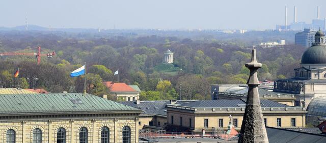Blick vom Rathaus auf den englischen Garten