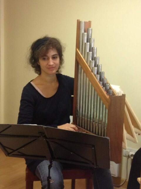 Corina Marti ist beim Festival mit ihrem Instrument Organetto zu Gast. Foto: Festival Orgel PLUS