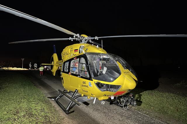 Bei einem schweren Verkehrsunfall kam es am späten Samstagnachmittag auf der Rhader Straße zwischen Dorsten Rhade und Reasfeld Erle in Höhe von Adelheids Spargelhaus zu dramatischen Szenen. | Foto: Bludau