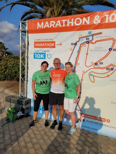 Katja Görtz, Andreas Giersberg und Lebensgefährtin Claudia Vossen-Klenke (v.l.) beim 1. Maspalomas Gran Canaria Marathon.