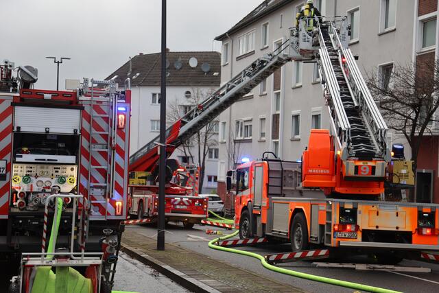 Einsatzkräfte auf der Leipziger Straße.