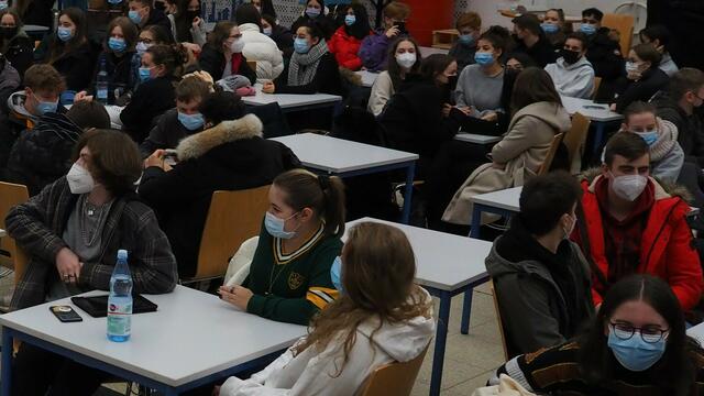 Der Thementag zum Ehrenamt bot den Jugendlichen die Möglichkeit, sich zu gesellschaftspolitisch relevanten Themen zu informieren. | Foto: Schlierkamp, GSG Brackel