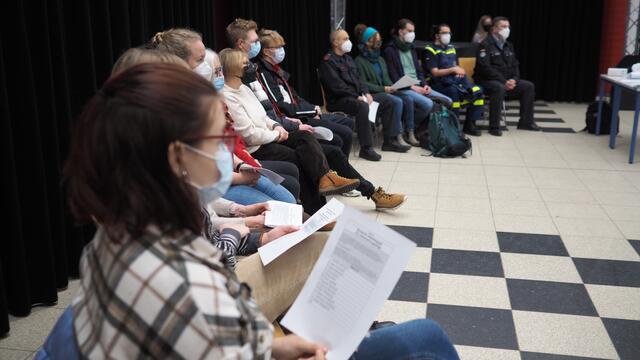 Der Thementag zum Ehrenamt bot den Jugendlichen die Möglichkeit, sich zu gesellschaftspolitisch relevanten Themen zu informieren. | Foto: Schlierkamp, GSG Brackel