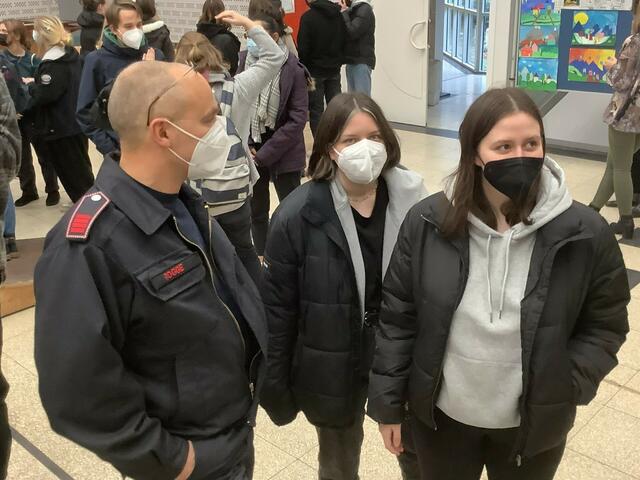 Der Thementag zum Ehrenamt bot den Jugendlichen die Möglichkeit, sich zu gesellschaftspolitisch relevanten Themen zu informieren. | Foto: Schlierkamp, GSG Brackel