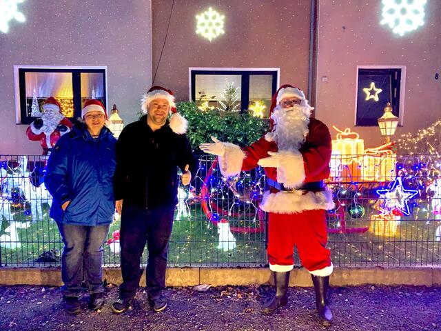 Weihnachtshaus Langenfeld-Wiescheid mit dem Ehepaar Gräf | Foto: Frank Laumen