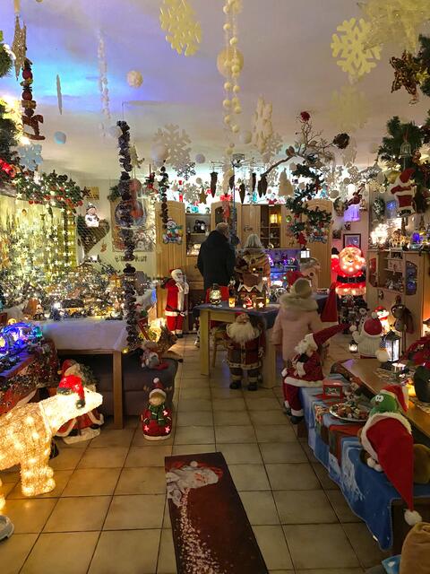 Hereinspaziert ins Wohnzimmer im Weihnachtshaus Oberhausen 