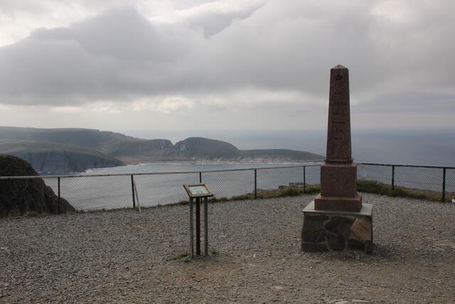 Ein kleiner Obelisk erinnert an den Besuch von König Oscar II im Jahre 1873.