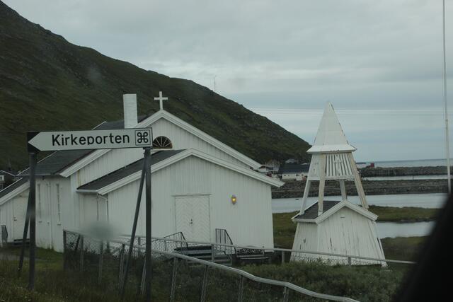 Hönigsvåg; Das winzig kleine und nördlichste Fischerdorf der Welt. | Foto: Patrick Jost