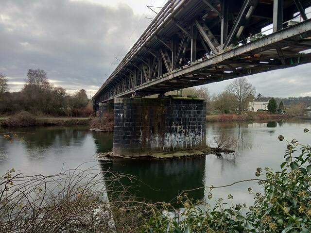 BRÜCKEN BAUEN... Ende Dezember in Essen-Steele, Ruhr...@ana