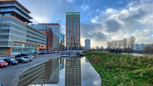 Speditionsstraße mit Blick auf "Win Win" und Trivago | Foto: © Margot Klütsch