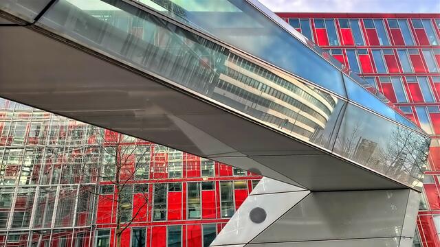 Die spektakuläre Fußgängerverbindung zwischen "Floats" und dem rot markierten Capricorn.  | Foto: © Margot Klütsch