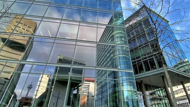 Im "Floats" spiegeln sich u.a. Rheinturm, Colorium und Sign. | Foto: © Margot Klütsch
