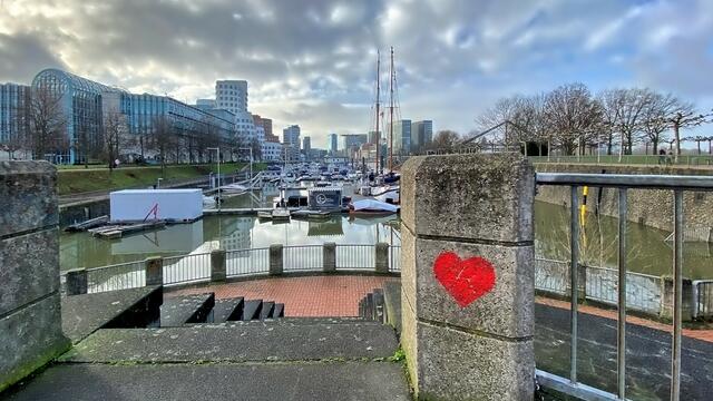 Liebeserklärung an der Marina | Foto: © Margot Klütsch