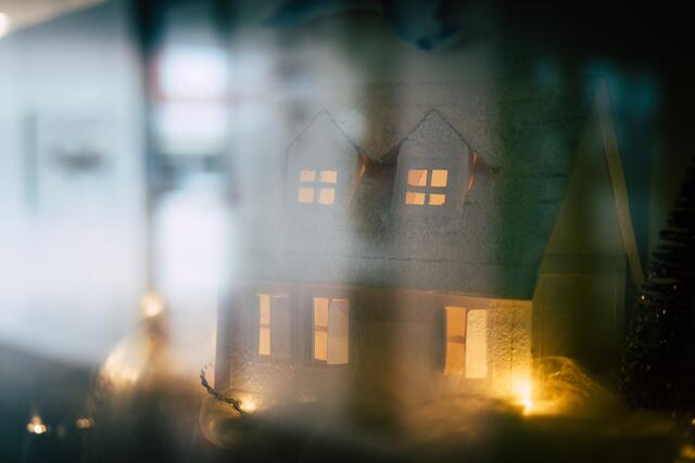 Saisonbedingt bleiben noch einige Lichter an 