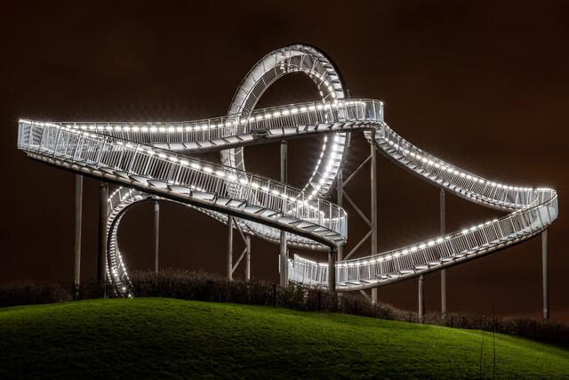 Tiger & Turtle in Duisburg. Sowohl am Tage als auch am Abend ein tolles Ausflugsziel.