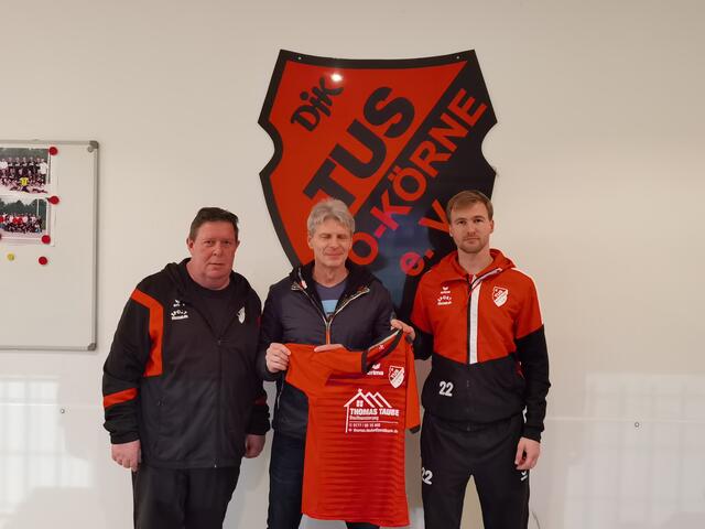 Von links nach rechts: Vorsitzender Andreas Langner, der neue Chef-Trainer Peter Lenz, Co-Trainer Christian Strelau.