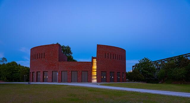 Pumpwerk Gelsenkirchen
Das Betriebsgebäude in der Abenddämmerung.