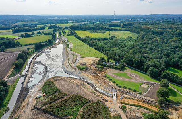 An der Stadtgrenze von Castrop-Rauxel und Reckling-ausen entsteht aktuell im Rahmen des Emscherland-Projektes der Natur- und Wasser-Erlebnis-Park.
© Rupert Oberhäuser/EGLV