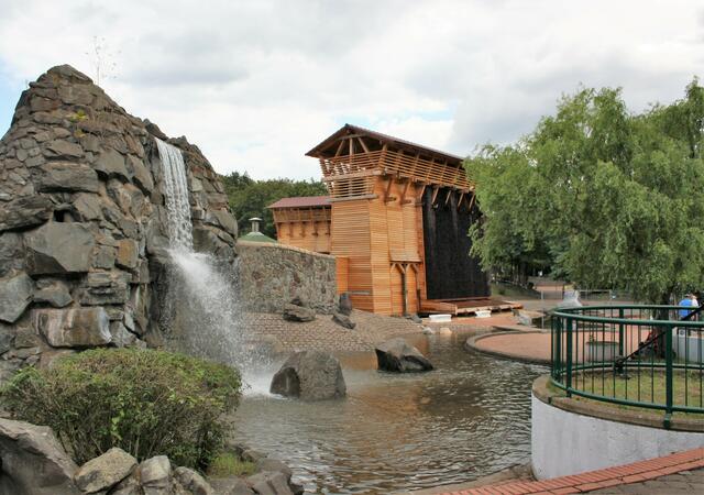 Durchatmen im wahren Sinn des Wortes kann man jetzt wieder im Revierpark Mattlerbusch durch die wieder in Betrieb genommene Saline. NRW-Umweltministerin Ursula Heinen-Esser sagte schon vor eineinhalb Jahren beim Besuch des Revierparks : „Das ist ja wie in einem Kurort.“
Foto: Reiner Terhorst
