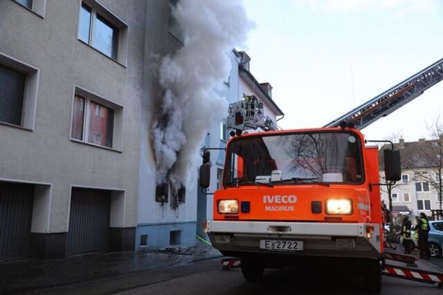 Löschmaßnahmen an der Einsatzstelle.