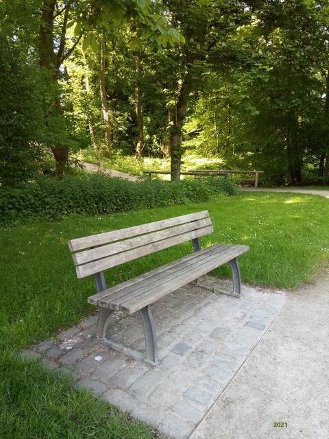 ...dazu sind Parkbänke ja da... zum erholen+pausieren :-)