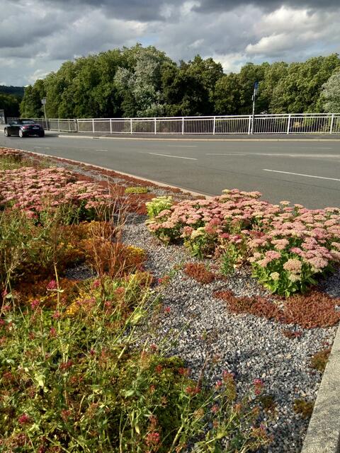 an der Brücke, am S-Bahnhof, rein´zum Stadtteil Werden :-) 