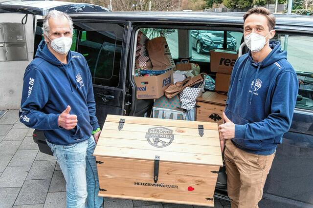 Christian Krause und Jörn Schulz von „Be Strong For Kids“ hoffen in diesem Jahr auf Spenden für Kinder im Elisabeth-Krankenhaus. | Foto: Westdeutsches Protonentherapiezentrum