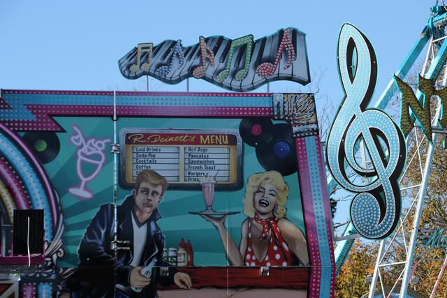 Der "Rock ´n Roll" kommt mit schöner 50er Jahre-Optik daher. | Foto: Patrick Jost