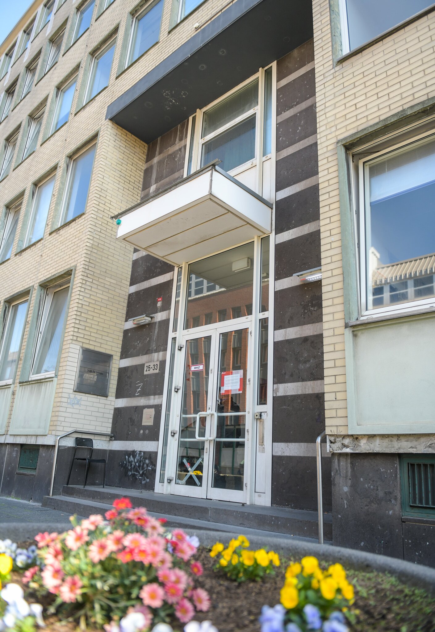 Übergang in Neudorf Erster Bus mit Flüchtlingen aus der Ukraine