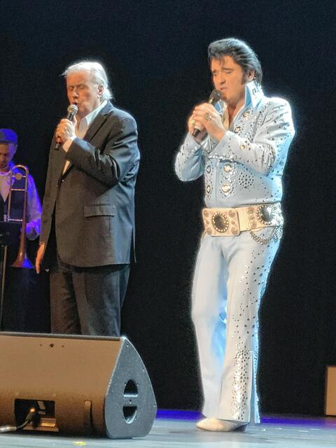 Von links: Ed Enoch (The Stamp Quartett) und Grahame Patrick Doyle (Elvis). | Foto: Tempel