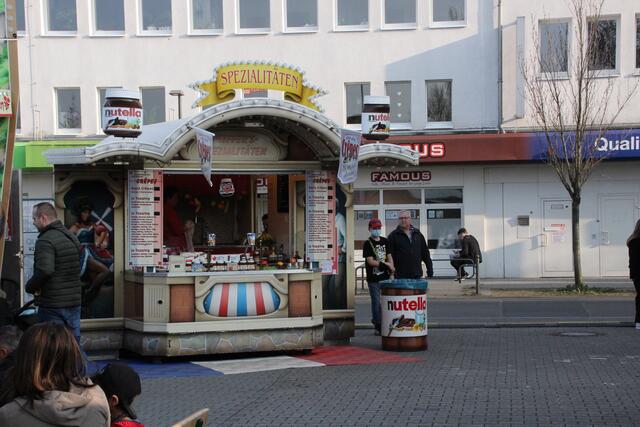 "Endlich wieder Kirmes!", heißt es ab heute in Witten-Annen. Bis Montag drehen sich dort die Karussells.