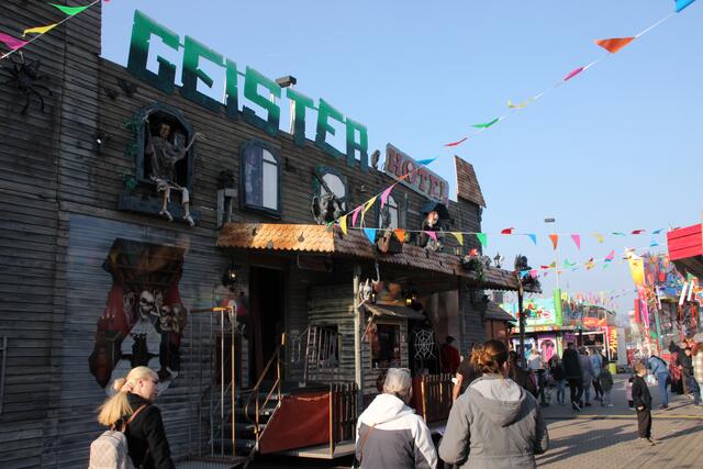 "Endlich wieder Kirmes!", heißt es ab heute in Witten-Annen. Bis Montag drehen sich dort die Karussells.