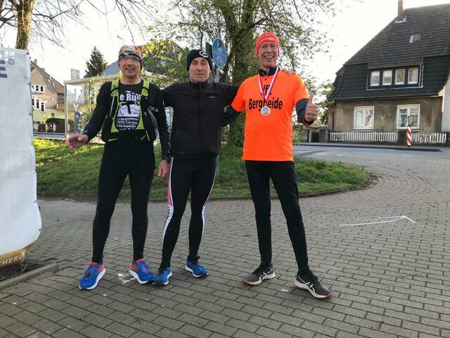 Karl links läuft heute 50 km